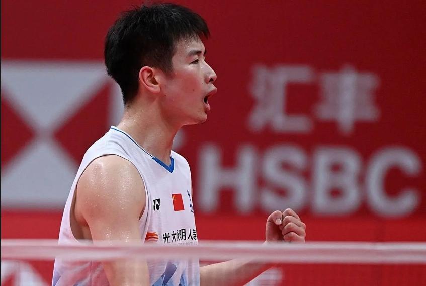 球员在比赛中尽展实力取得胜利