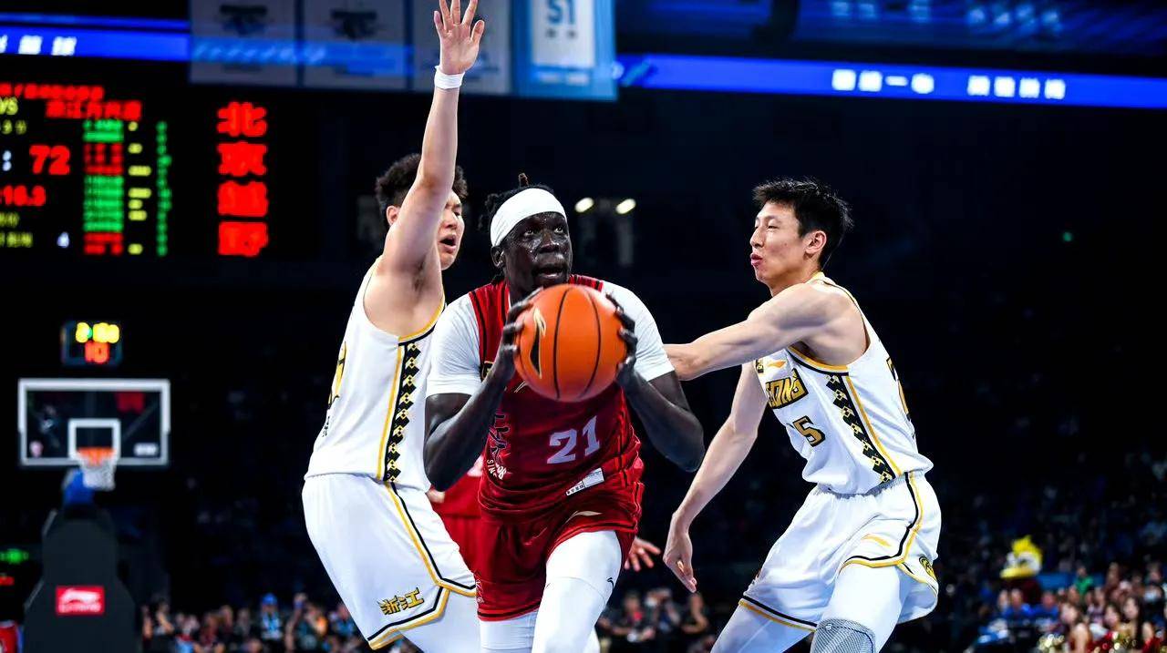 开云体育网页版登录入口-双方球员大秀技术，比赛精彩不断