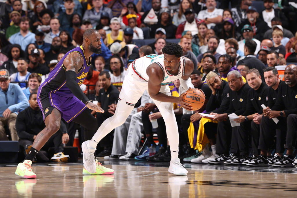 湖人逆转灰熊，詹皇关键时刻发挥稳定