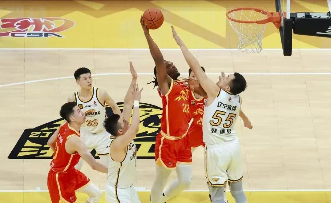 多名球员遭遇伤病困扰，球队阵容变动给对手带来机会的简单介绍