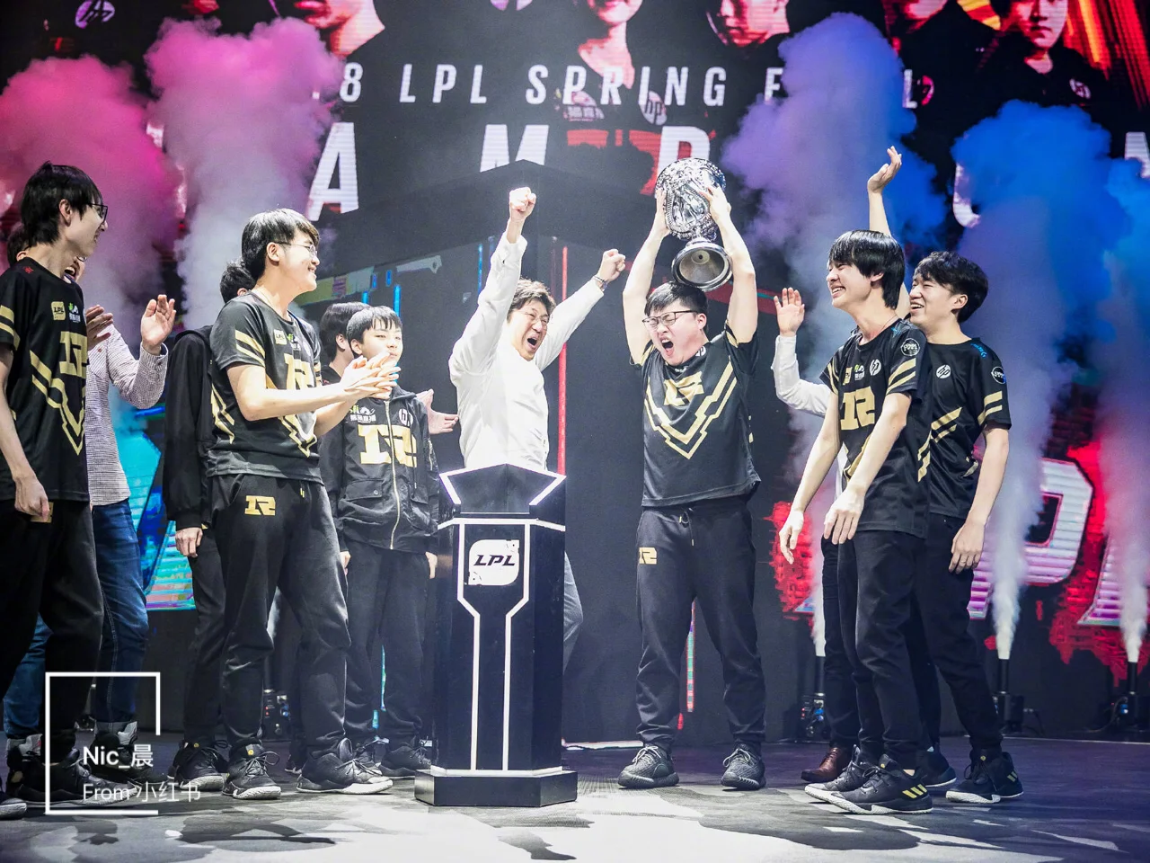 包含匈牙利热情压阵，小组赛前夺胜冲击淘汰圈的词条