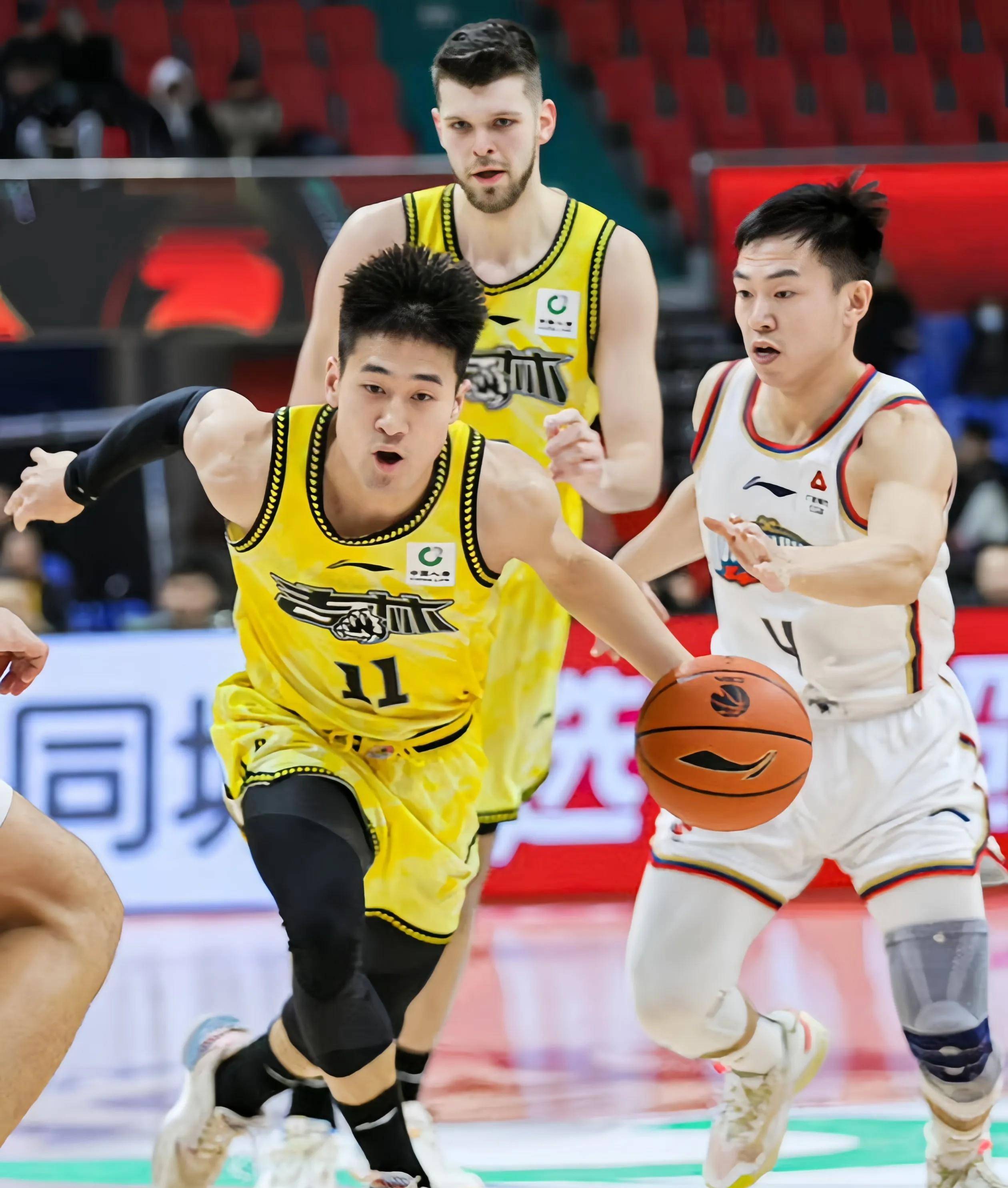 吉林队成为本场最大亮点，CBA季后赛瞬间破防，进球的简单介绍