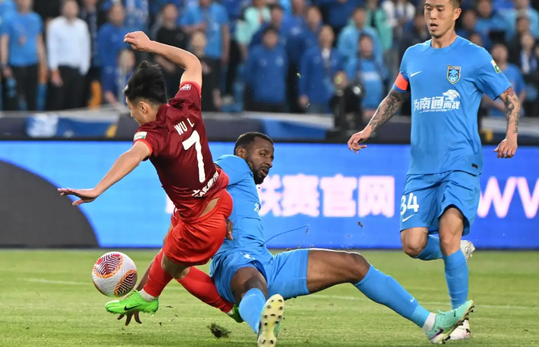 包含夺冠热门球队实力强劲，连续击败对手的词条