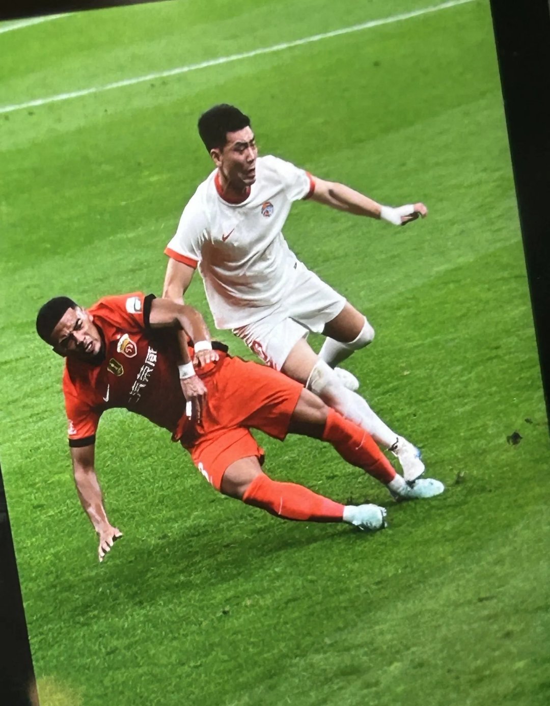 开云体育下载-超卓表现助球队取胜，运动员们荣耀登顶的简单介绍