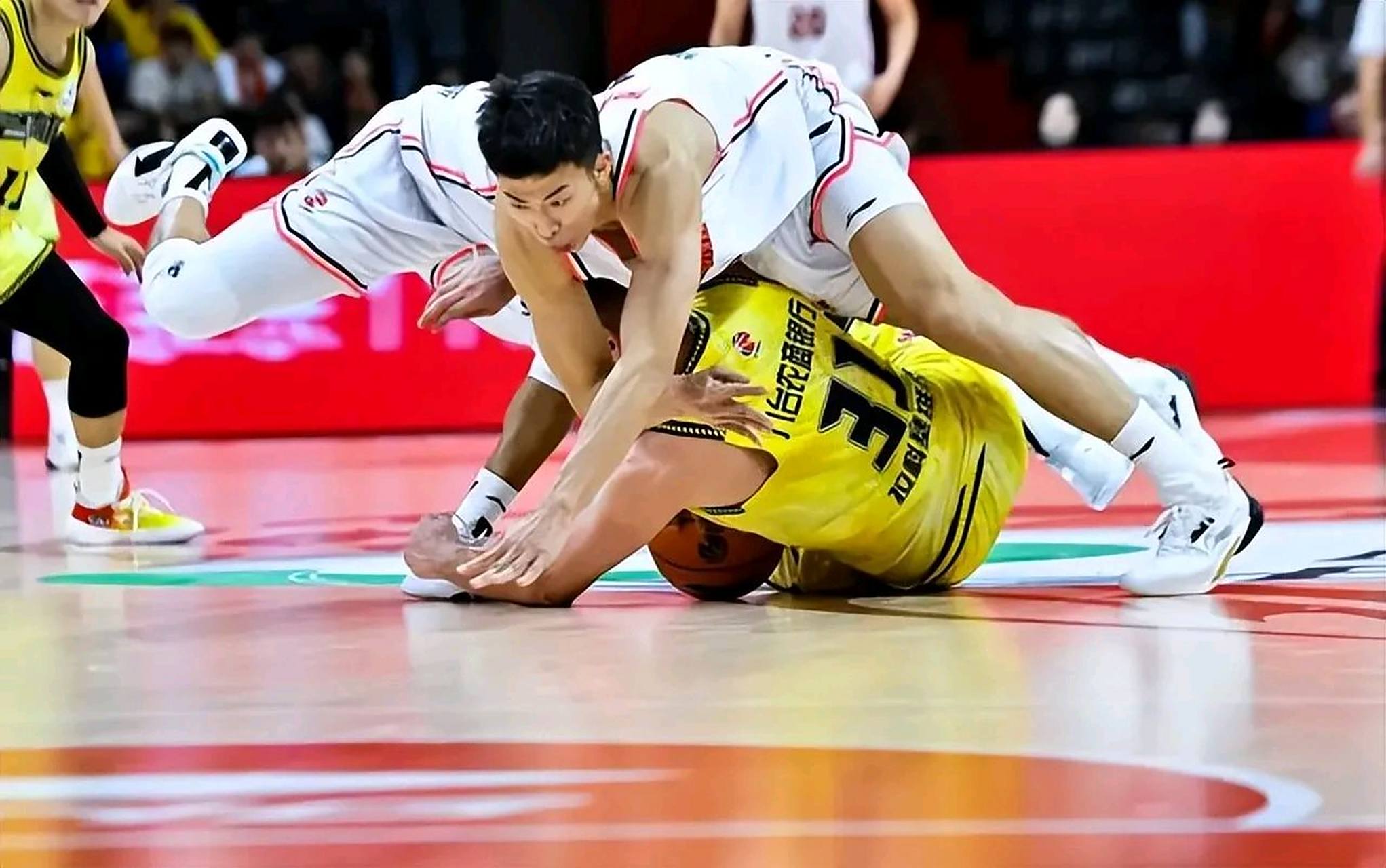 外线射手神奇发挥，带领球队连胜