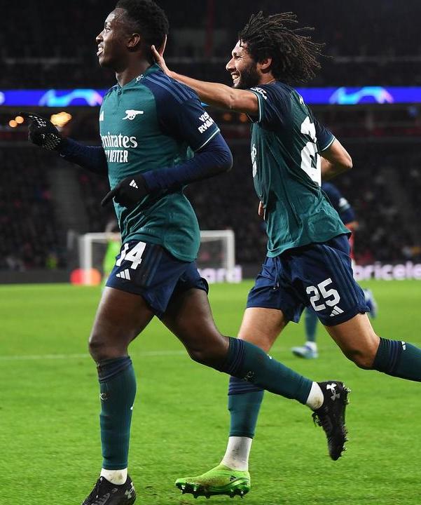 芬兰队实现逆袭，成功晋级淘汰赛