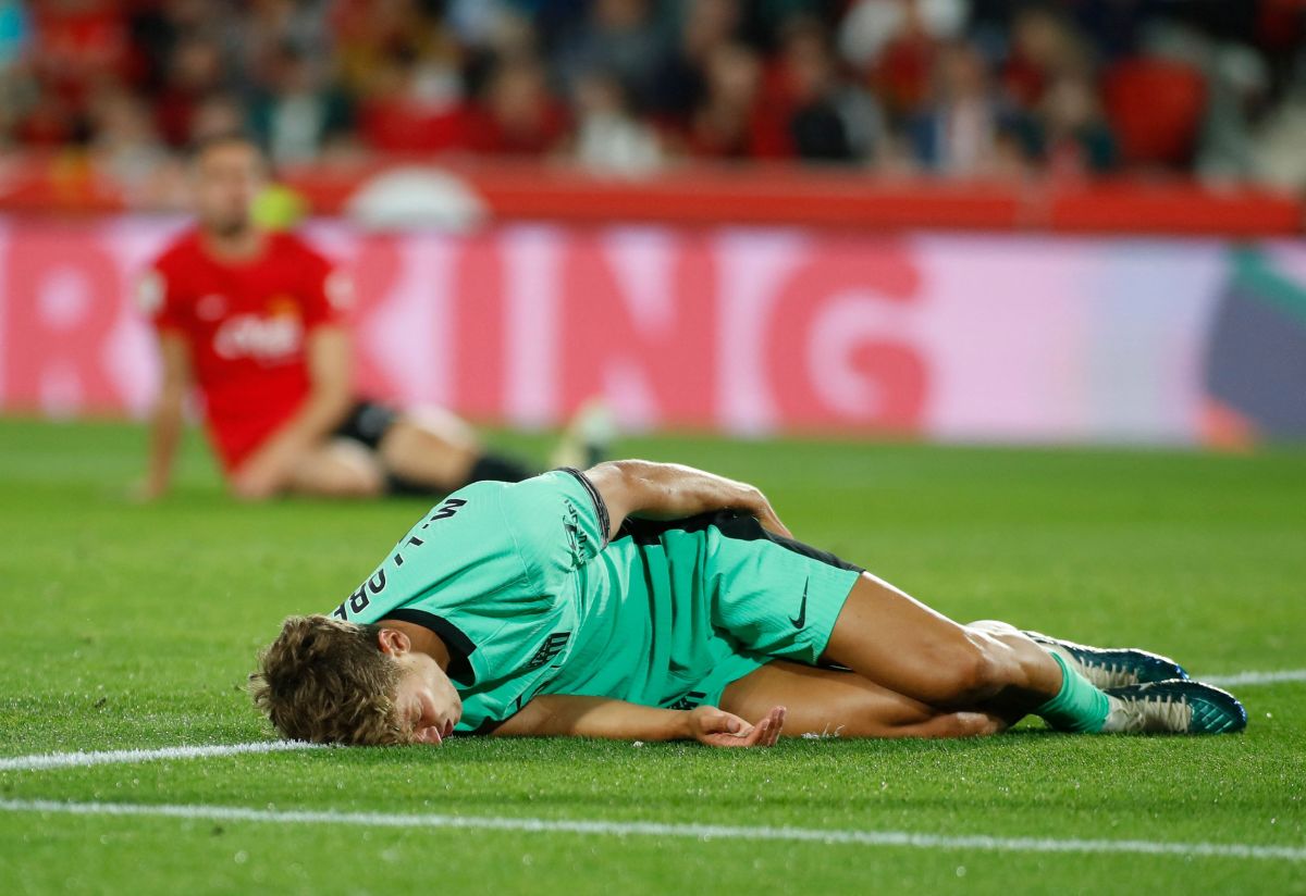 足球时刻：巴塞罗那队长受伤，球迷揪心的简单介绍