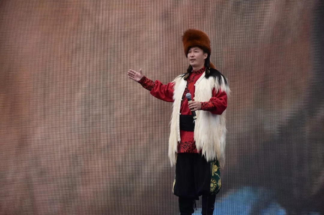 青海赛马球员表现出色，赢得全场掌声