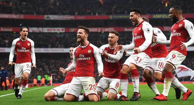 包含霍塞卡主场大胜，稳固中游位置的词条