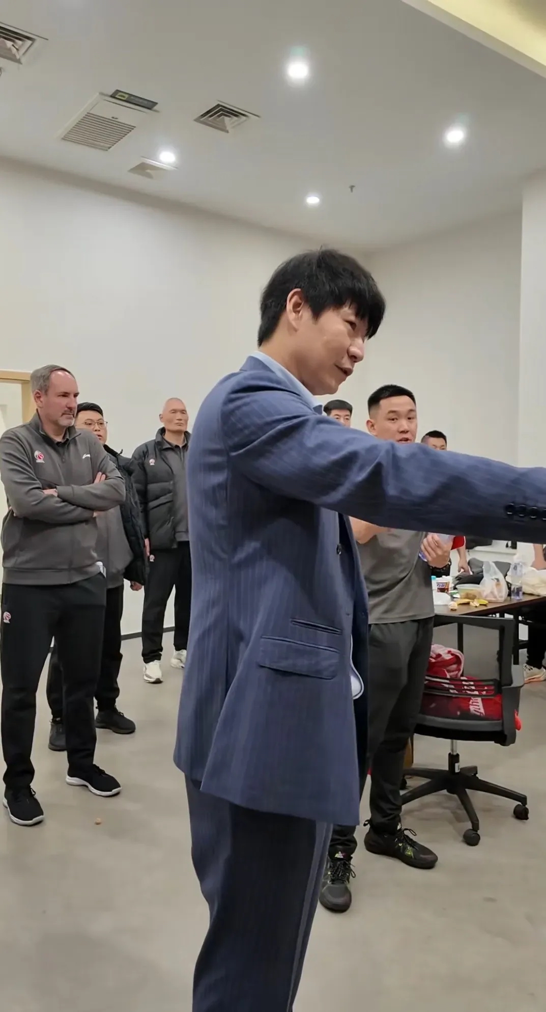 甘冈客场惨败，球队需努力提升的简单介绍