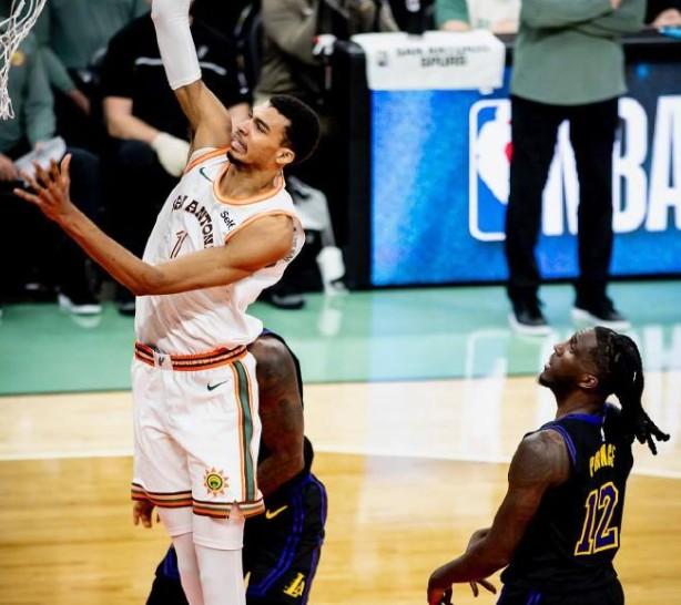 湖南队主场力克对手，终结连败的简单介绍