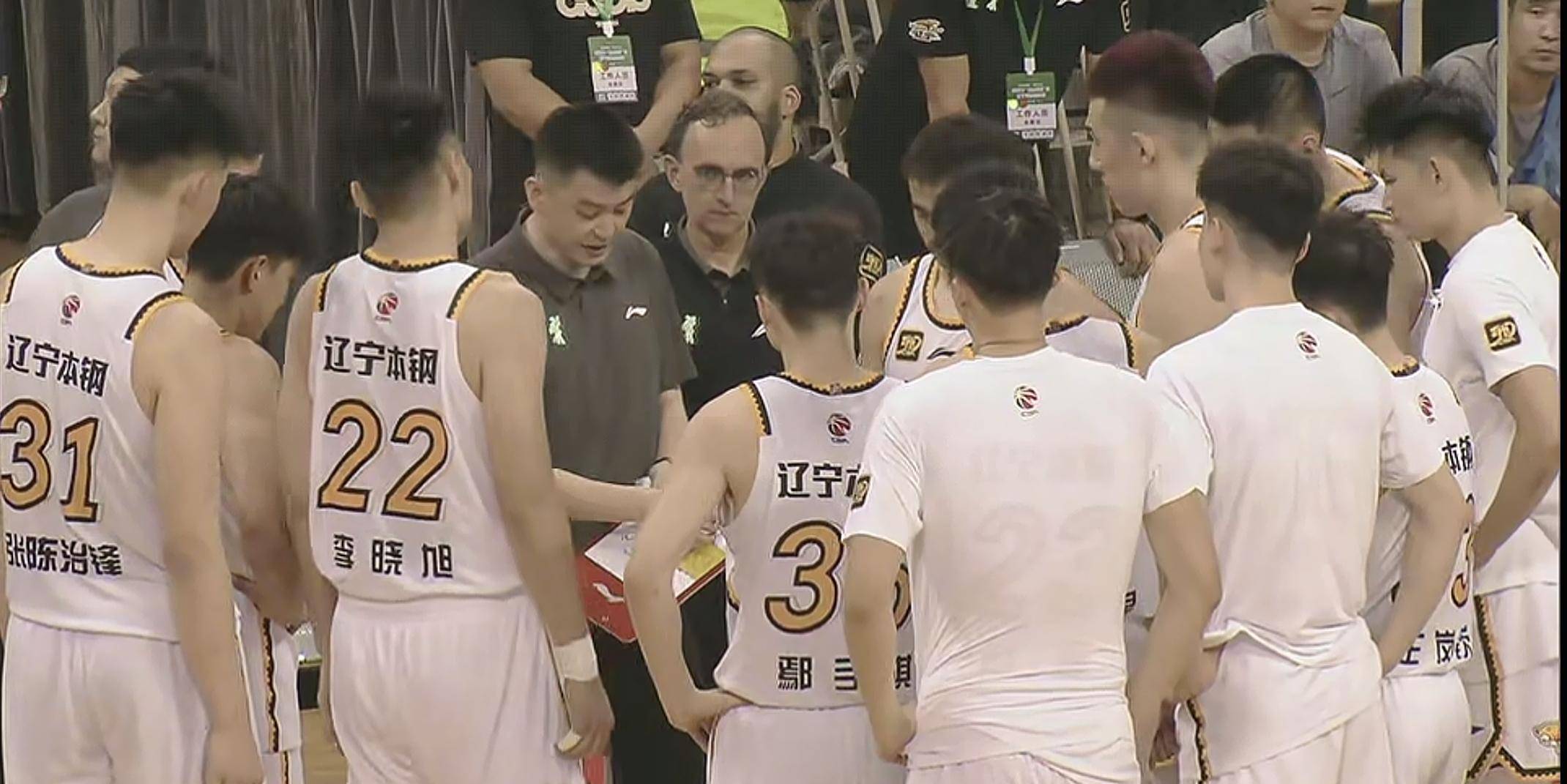 CBA球员火爆场上表现引爆现场气氛