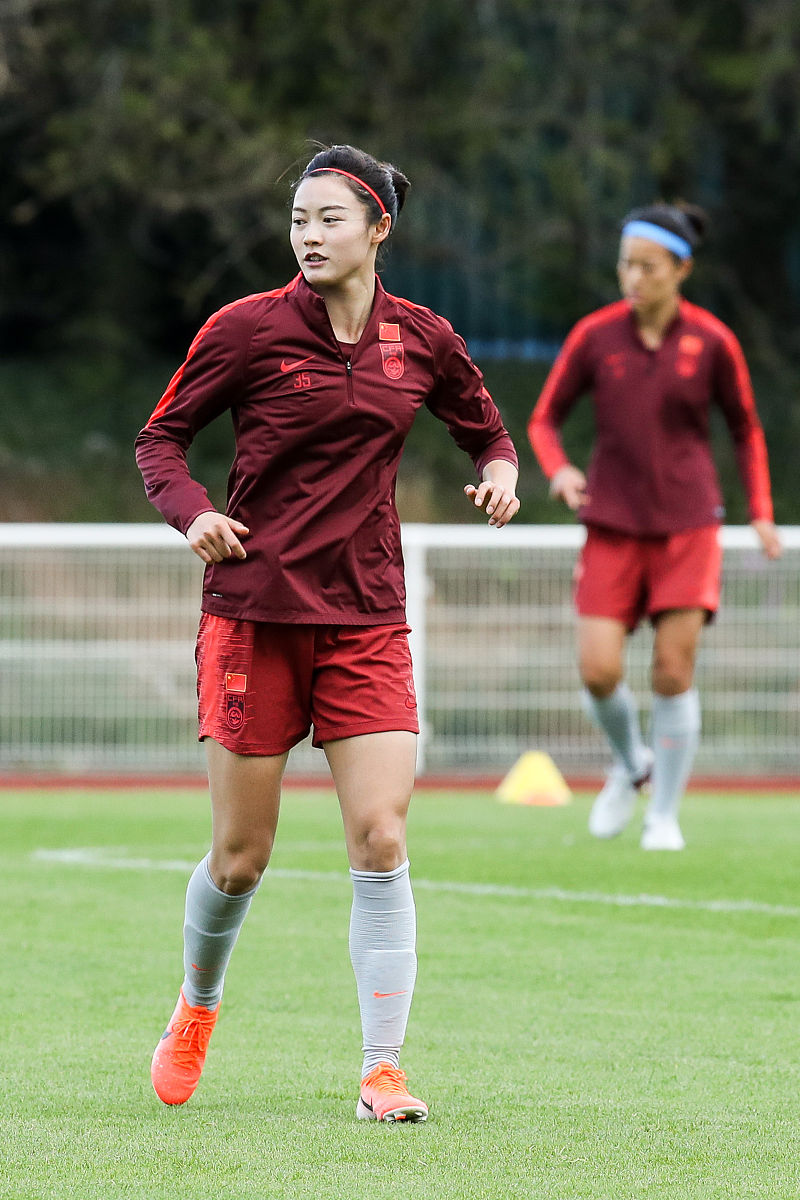 开云体育亚洲官网-包含精神风貌：女足比赛球员展现拼搏精神的词条