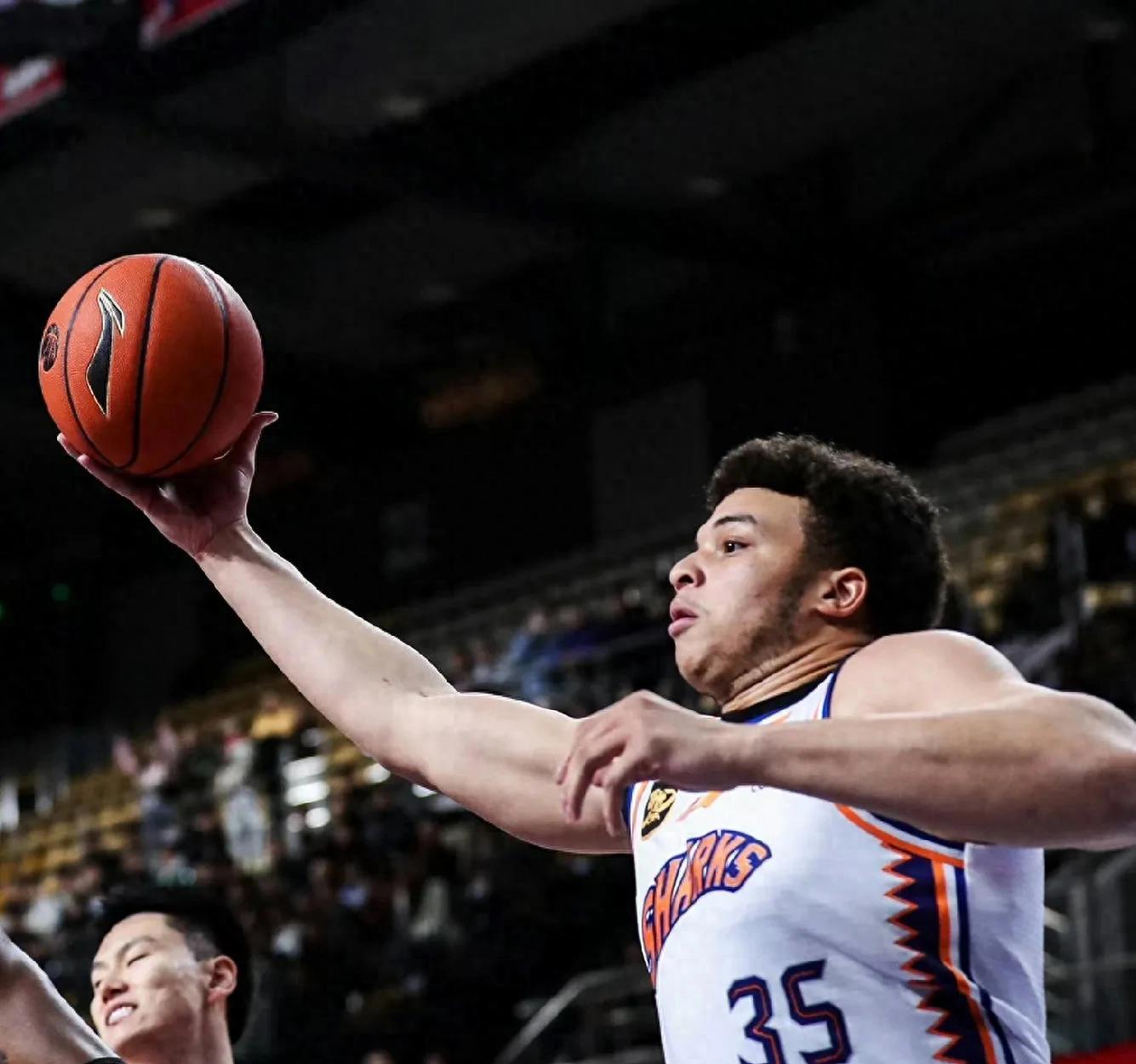 上海男篮精彩表现，乘风破浪的简单介绍